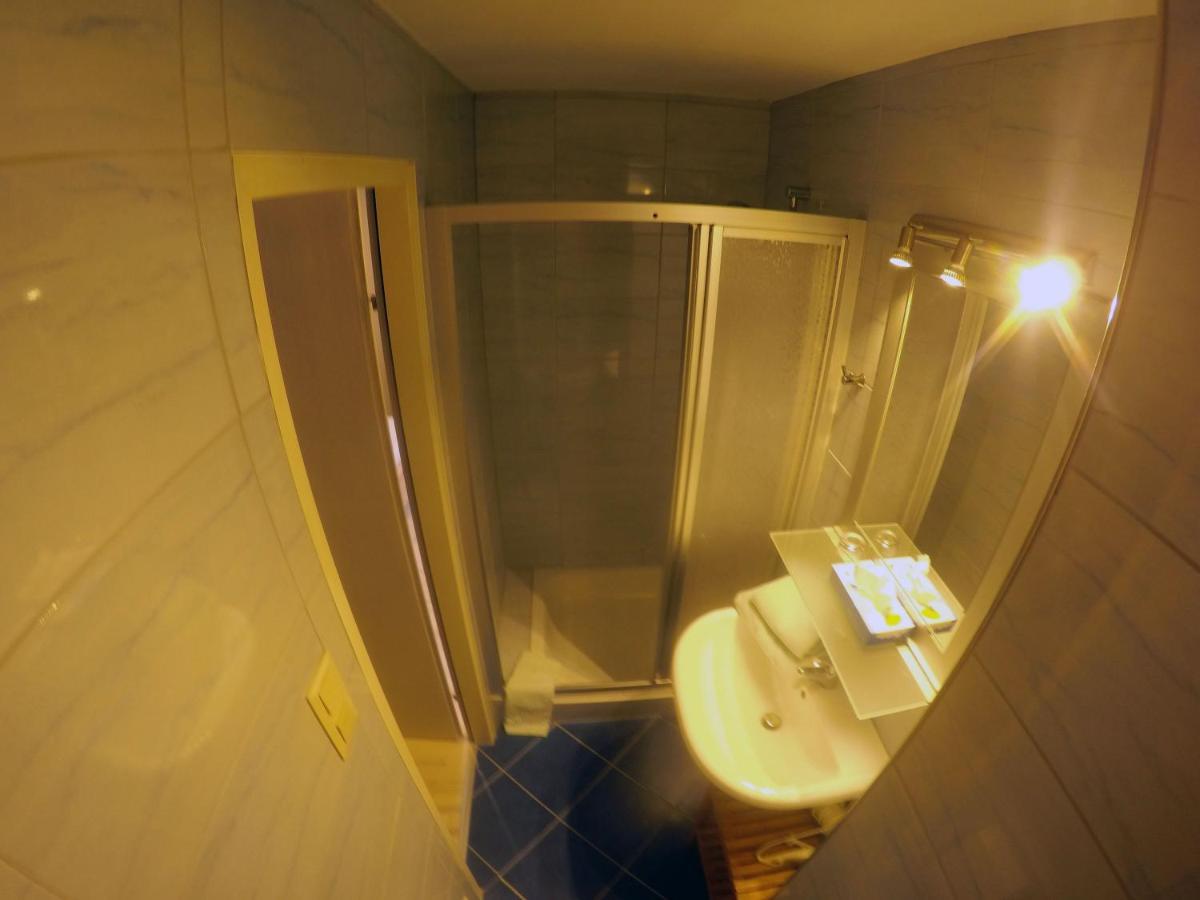 Strauss Apartment